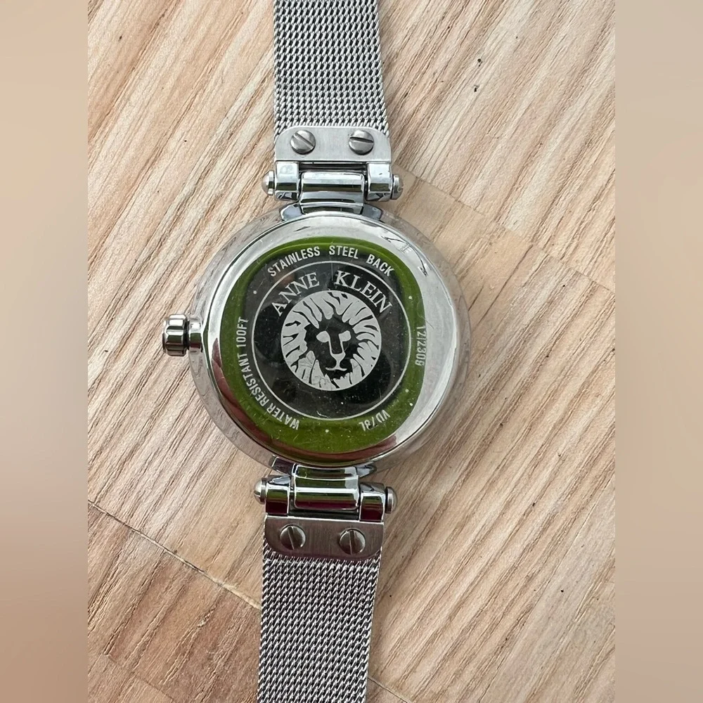 Anne klein New York ladies silver tone stainless steel Watch NEW BATTERY